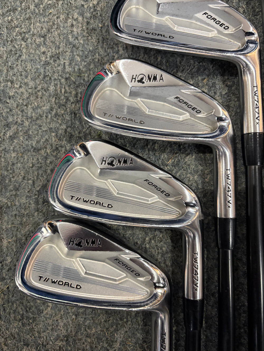 Honma TW747Vx Forged Iron Set | 5-PW | Dynamic Gold 105 X100 Shafts