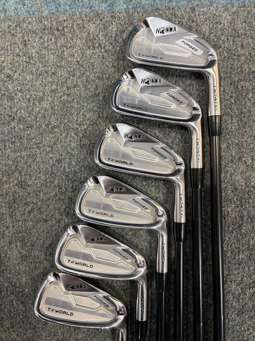 Honma TW747Vx Forged Iron Set | 5-PW | Dynamic Gold 105 X100 Shafts