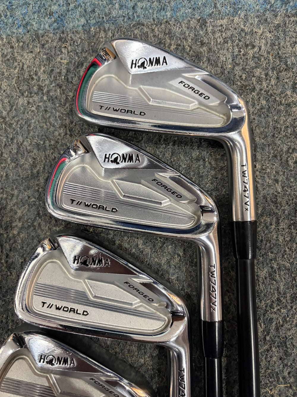 Honma TW747Vx Forged Iron Set | 5-PW | Dynamic Gold 105 X100 Shafts